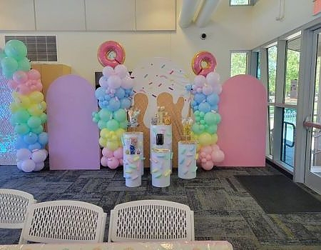 Room with balloons and ice cream cone decor at event