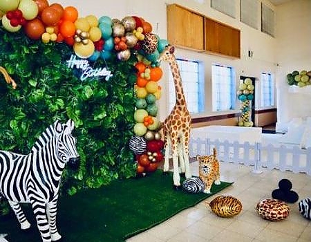 Room with animal statues and balloons at a Vallejo event