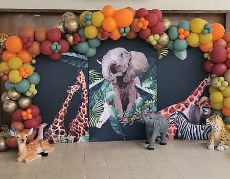 Balloon arch with animal decor at a Vallejo event